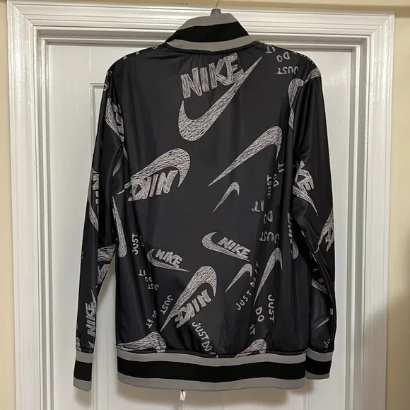 NWT. Nike Dri-Fit Full zip Jacket Mens M